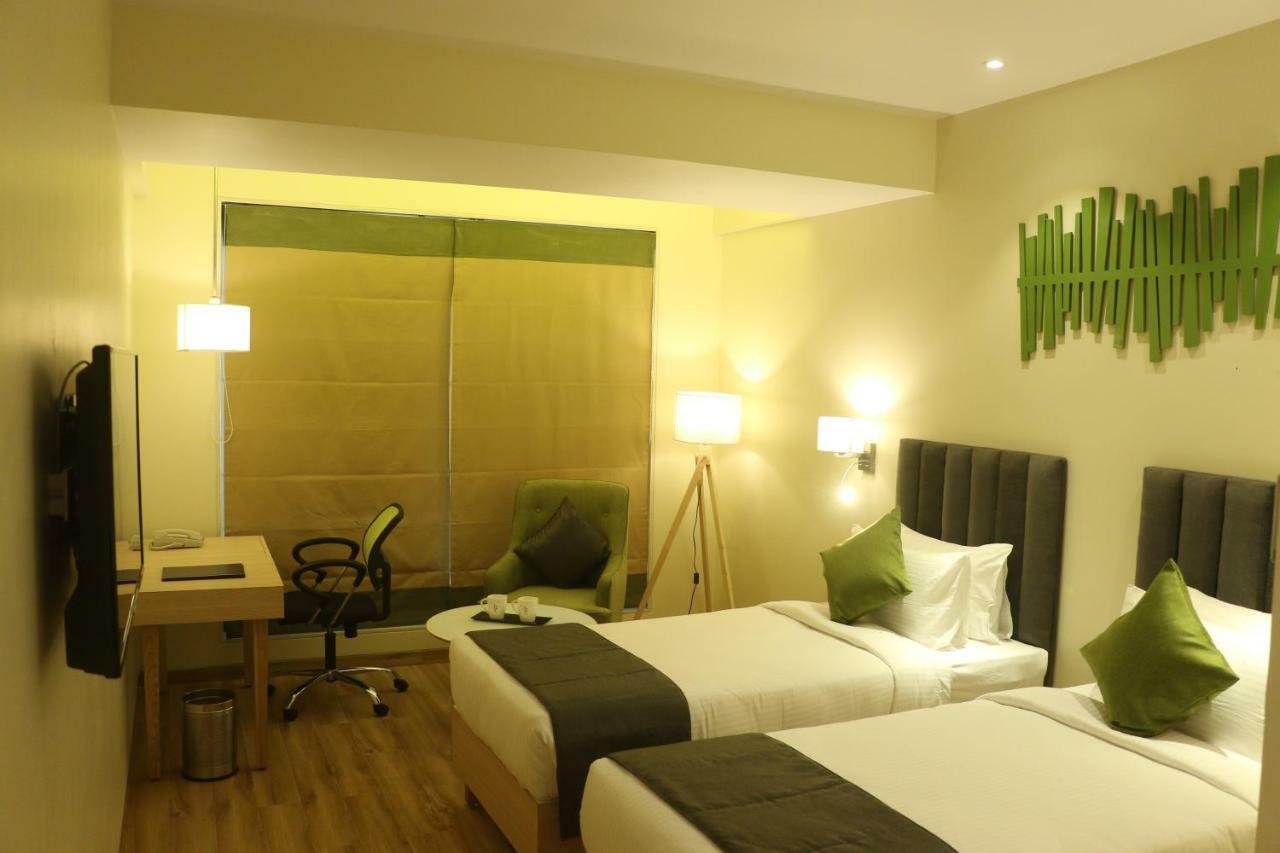 Regenta Central Harsha Vapi Pārdi Exterior foto